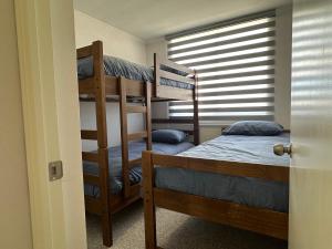 Departamento 8vo piso con piscina con orientación oriente cercano a playa El Faro