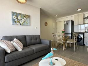 Departamento 8vo piso con piscina con orientación oriente cercano a playa El Faro