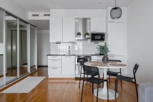 Lakeview Studio at Ratina next to Downtown