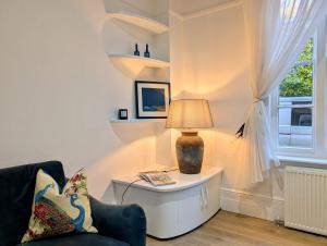 Elegant 2-Bed Flat in Shenfield