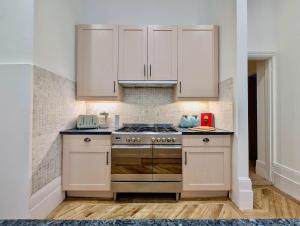 Elegant 2-Bed Flat in Shenfield