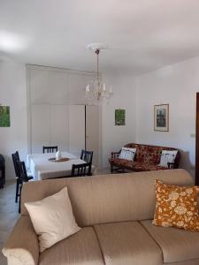 Sweet Home Carmelina