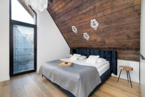 Luxury Apartment in Kościelisko with Mountain View and Air Conditioned Living Room by Renters Prestige