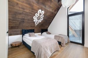 Luxury Apartment in Kościelisko with Mountain View and Air Conditioned Living Room by Renters Prestige