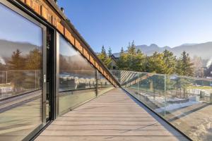 Luxury Apartment in Kościelisko with Mountain View and Air Conditioned Living Room by Renters Prestige