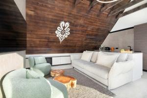 Luxury Apartment in Kościelisko with Mountain View and Air Conditioned Living Room by Renters Prestige