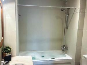 Avenida do Brasil , Lisbon residence