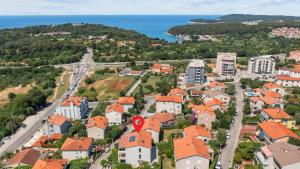 Apartment Petrinic-Sea View & Pool by Villas Guide