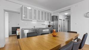 Apartment Petrinic-Sea View & Pool Apartment by Villas Guide