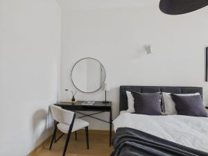 1BR Riga City Centre apartment, with bath & desk