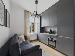 1BR Riga City Centre apartment, with bath & desk