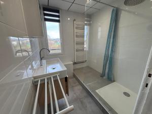 Appartement F4 meublé 75m2 trois chambres avec balcon