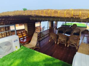 Kalappura Houseboats & Tours