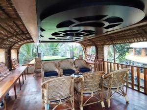 Kalappura Houseboats & Tours