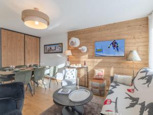 Appartement moderne 3 chambres, skis aux pieds, idéal pour 6 personnes - FR-1-645-84