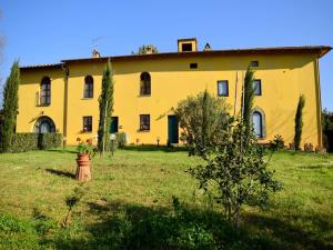 Restful Farmhouse near Forest in Vinci with Pool
