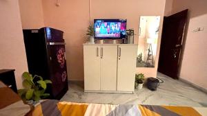 Private Room 2 with elegant living with balcony