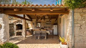 Rustic villa Janko with pool in Sveti Lovrec