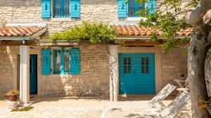 Rustic villa Janko with pool in Sveti Lovrec