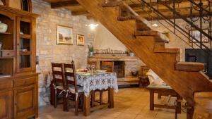 Rustic villa Janko with pool in Sveti Lovrec