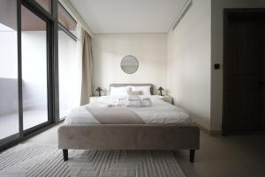 Elegant 1BR with Balcony in West Five Business Bay