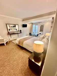 Spacious Private Suite in Central Morningside