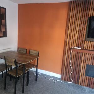 Rushden 3 BD 2 Bath Parking