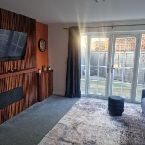 3 Bed 2 Bath By Comfy Nest Holiday Lets Rushden With Parking