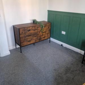 Rushden 3 BD 2 Bath Parking