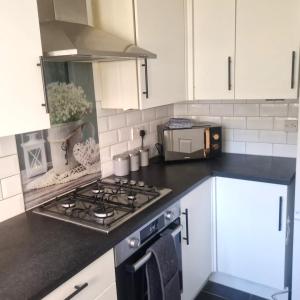 3 Bed 2 Bath By Comfy Nest Holiday Lets Rushden With Parking