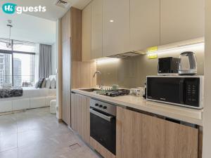 HiGuests - Dubai Skyline Studio with Premier Views