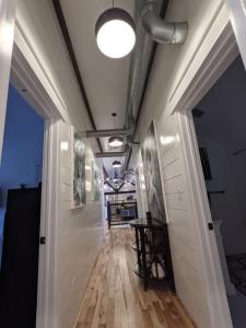 Hay Loft in Historic Barn - 4 Minutes to Legoland