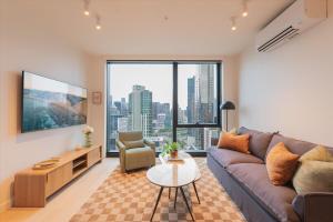 NEW Queensbridge Residences Pool Gym Sauna Steam Restaurants Bar