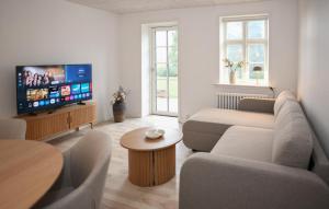 2 Bedroom Beautiful Apartment In Brørup