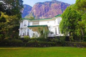 Mountain Front Bungalow by Browns Retreats