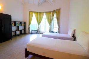 Mountain Front Bungalow by Browns Retreats