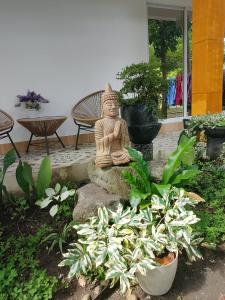 Leopoldos kampsite and sports cafe