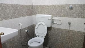 Aswathy Bhavan Near Star auditorium vadakkenchery