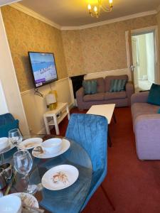 Abbey Wood Station Beautiful Two Bedrooms Bungalow House