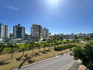 Ilumini Residence - Apto Frente Rua na Avenida Principal na Praia de Palmas