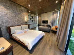 Rose 3- Romantic Luxury cabin with Jacuzzi in Hyderabad by Homeyhuts