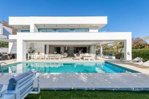 797 HOLIDAY RENTALS - Lujosa y moderna villa en Puerto marina