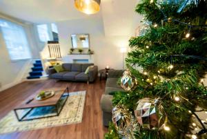 Large & Spacious 3 Bedroom 3 Bathroom Sleeps 8 Perfect for Contractors, Visitors and Families