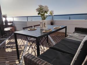 AMAZING PENTHOUSE- panoramic sea view & tikki bar on private terrasse