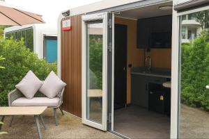 Nomad Cabin BangtaoBeachpool, terrace, breakfast