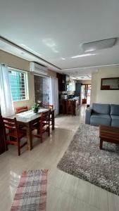 Casa com piscina no Ingleses