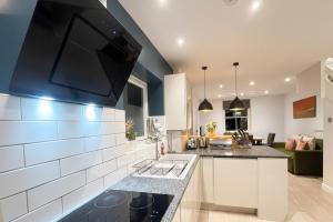 Exclusive 2 Bedroom Flat in Queens Park!