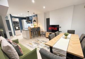 Exclusive 2 Bedroom Flat in Queens Park!