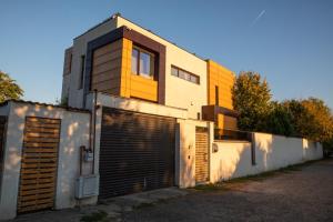 Villa with Pool Bragadiru