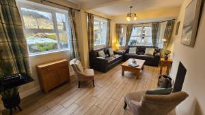 Rose Cottage with Hot Tub